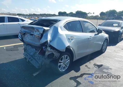 2018 Toyota Yaris Ia из США, поврежденный, VIN 3MYDLBYV7JY333597